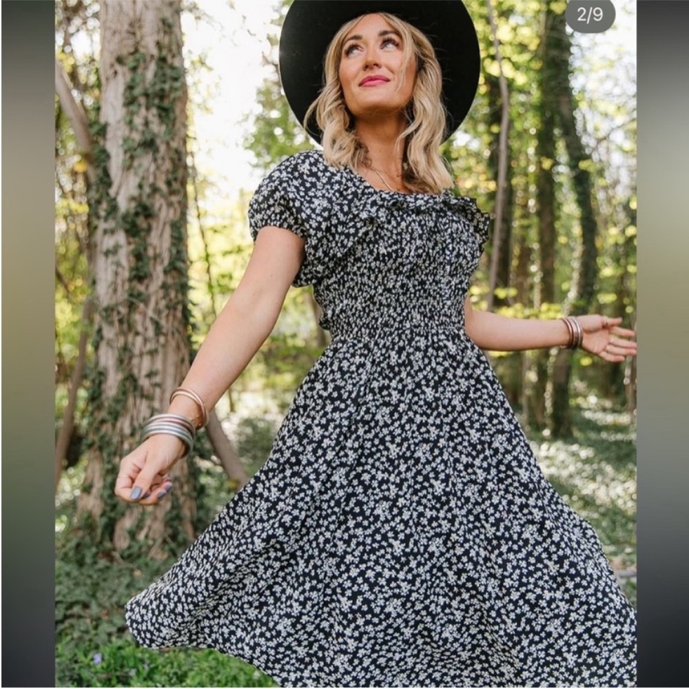 Ivy City Co Black Daisy Rae Dress, size small